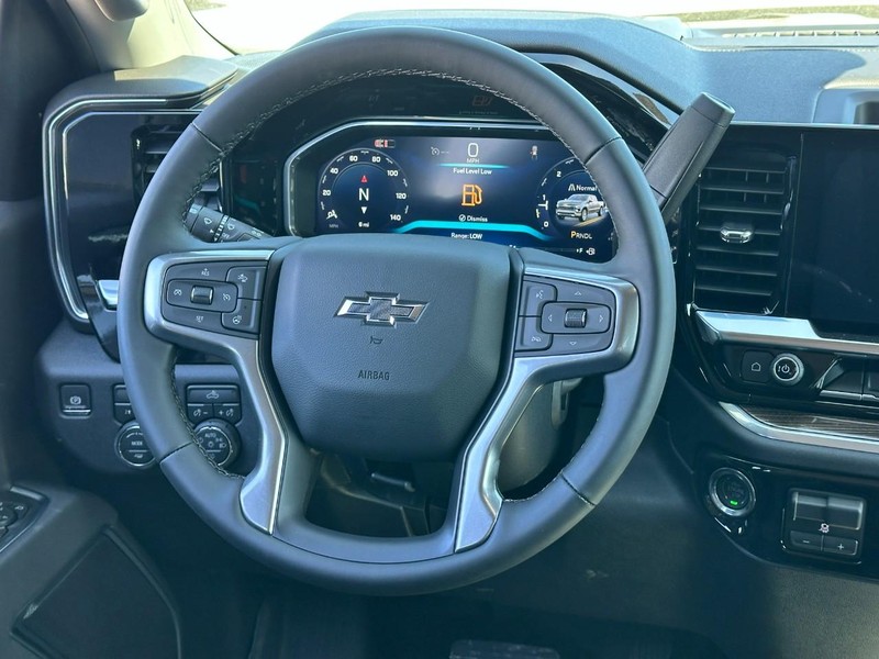 Chevrolet Silverado 1500 Vehicle Full-screen Gallery Image 6