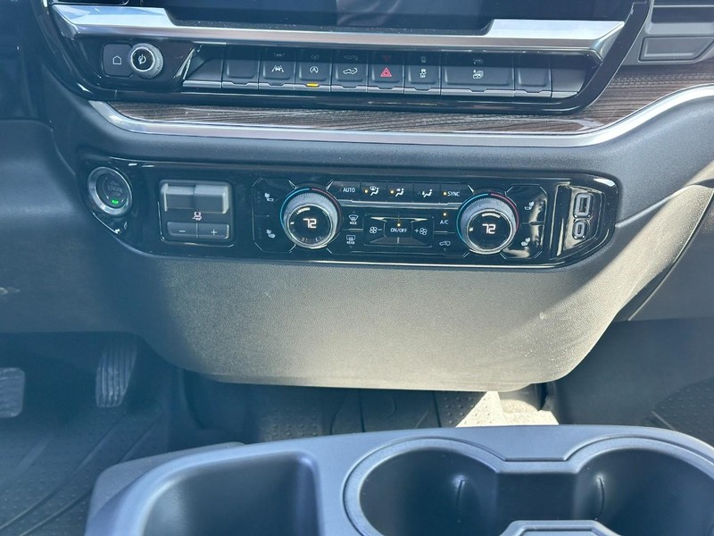 Chevrolet Silverado 1500 Vehicle Full-screen Gallery Image 8