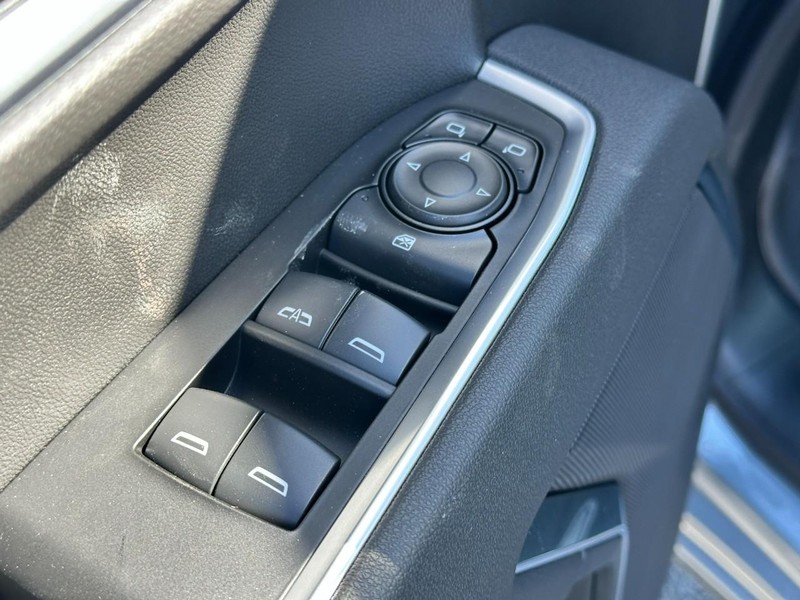 Chevrolet Silverado 1500 Vehicle Full-screen Gallery Image 9