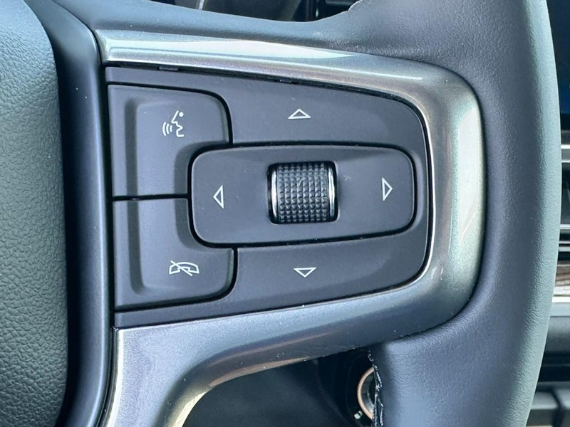 Chevrolet Silverado 1500 Vehicle Full-screen Gallery Image 12