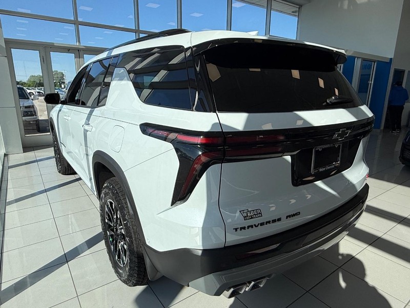 Chevrolet Traverse Vehicle Full-screen Gallery Image 2