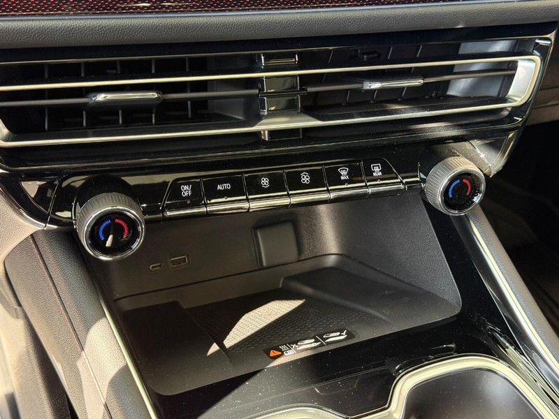 Chevrolet Traverse Vehicle Full-screen Gallery Image 14