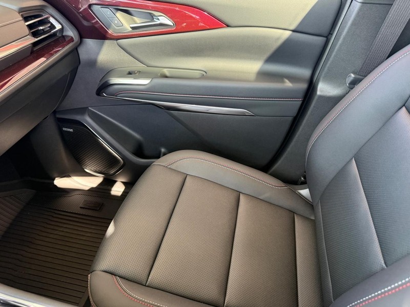 Chevrolet Traverse Vehicle Full-screen Gallery Image 15