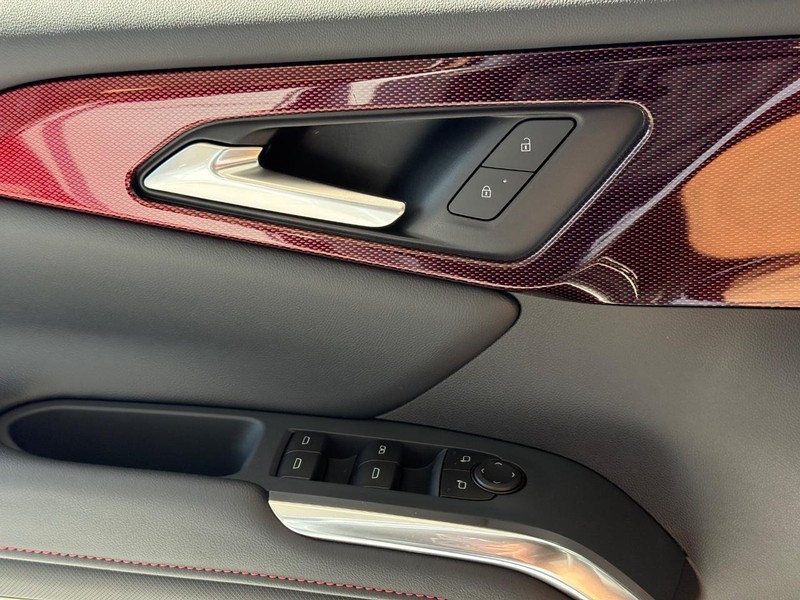 Chevrolet Traverse Vehicle Full-screen Gallery Image 16