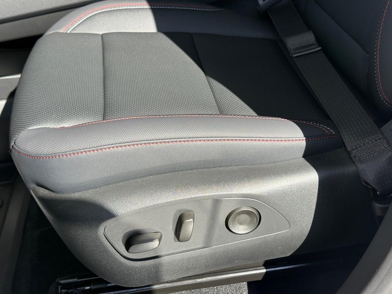 Chevrolet Traverse Vehicle Full-screen Gallery Image 17