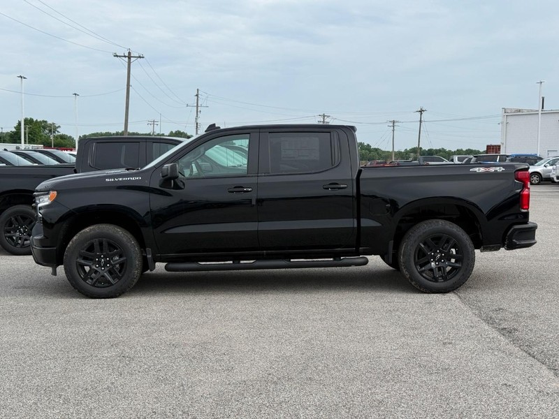Chevrolet Silverado 1500 Vehicle Full-screen Gallery Image 2