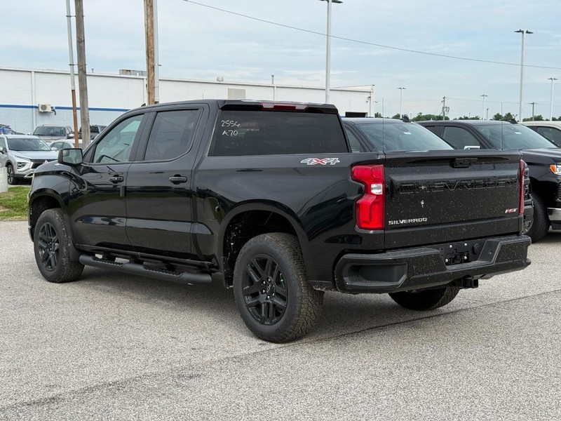 Chevrolet Silverado 1500 Vehicle Full-screen Gallery Image 3