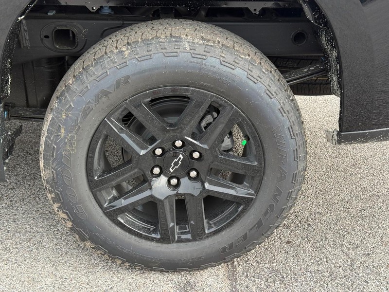 Chevrolet Silverado 1500 Vehicle Full-screen Gallery Image 4