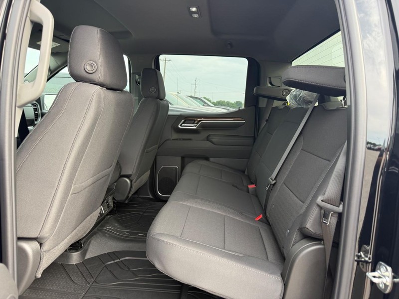Chevrolet Silverado 1500 Vehicle Full-screen Gallery Image 5