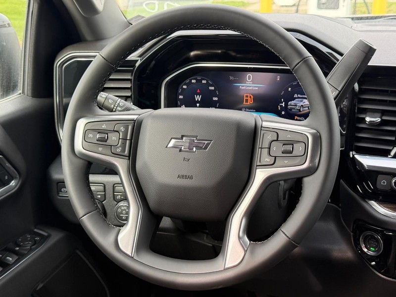 Chevrolet Silverado 1500 Vehicle Full-screen Gallery Image 7
