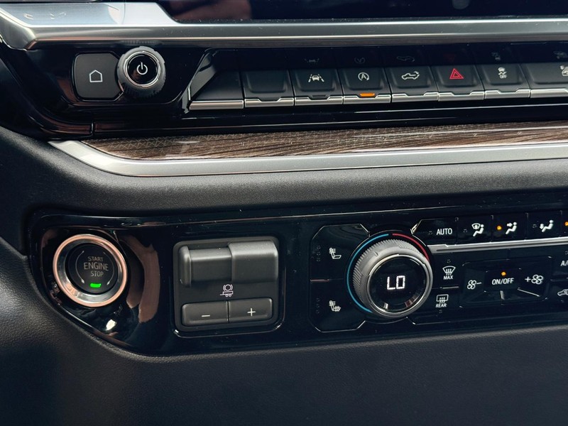 Chevrolet Silverado 1500 Vehicle Full-screen Gallery Image 11