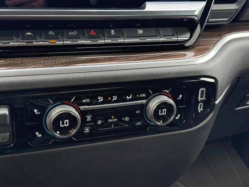 Chevrolet Silverado 1500 Vehicle Full-screen Gallery Image 13