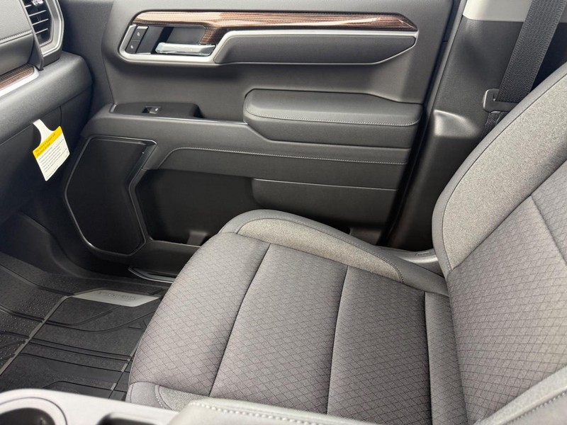 Chevrolet Silverado 1500 Vehicle Full-screen Gallery Image 14