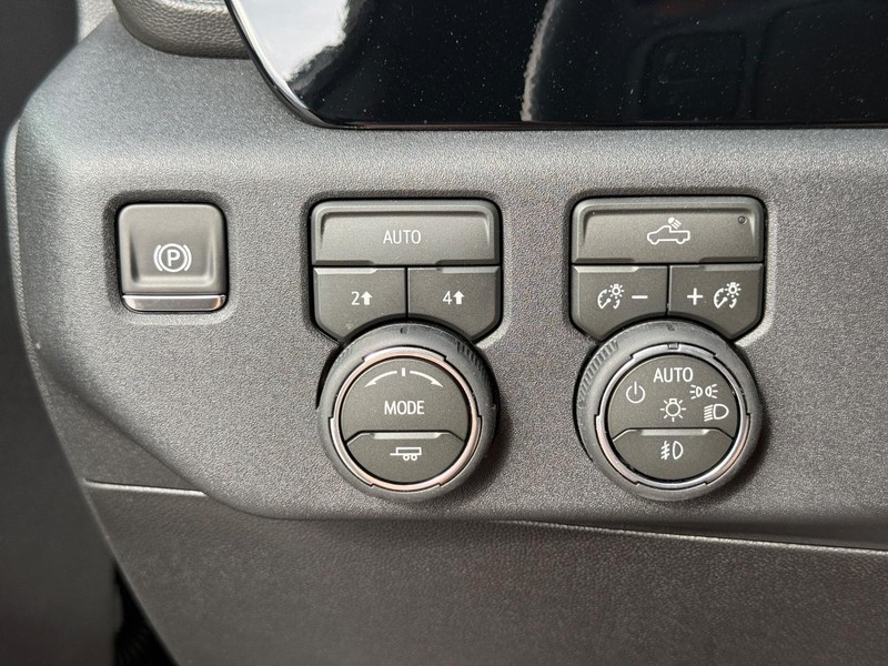 Chevrolet Silverado 1500 Vehicle Full-screen Gallery Image 15