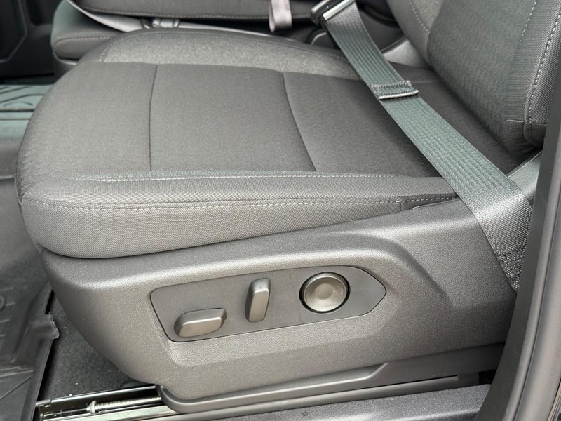 Chevrolet Silverado 1500 Vehicle Full-screen Gallery Image 17