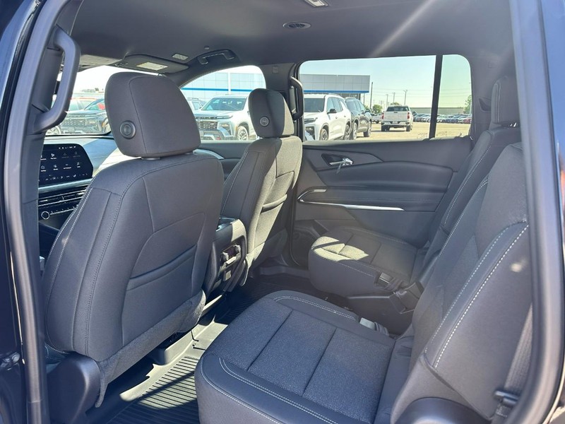 Chevrolet Traverse Vehicle Full-screen Gallery Image 4