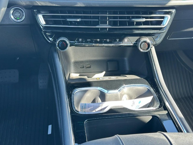 Chevrolet Traverse Vehicle Full-screen Gallery Image 9