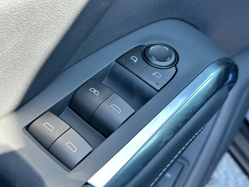 Chevrolet Traverse Vehicle Full-screen Gallery Image 10