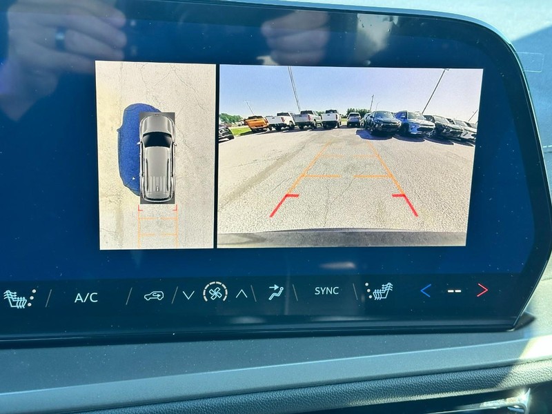 Chevrolet Traverse Vehicle Full-screen Gallery Image 14