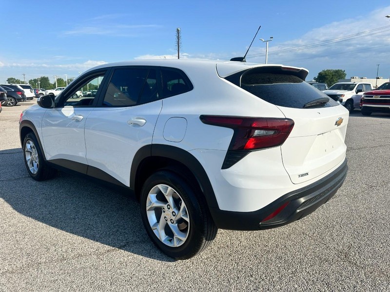 Chevrolet Trax Vehicle Full-screen Gallery Image 3
