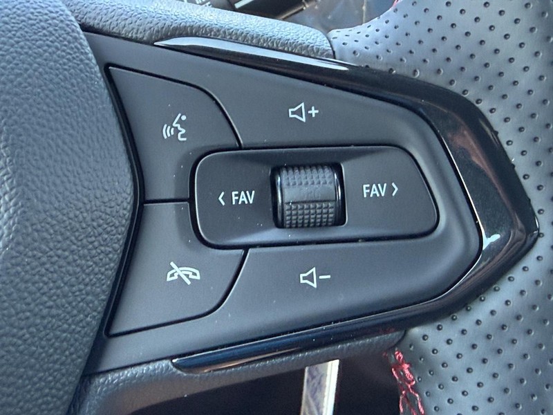 Chevrolet Trax Vehicle Full-screen Gallery Image 8