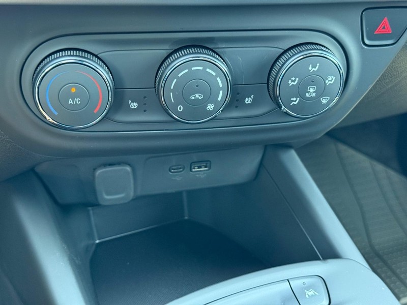 Chevrolet Trax Vehicle Full-screen Gallery Image 12