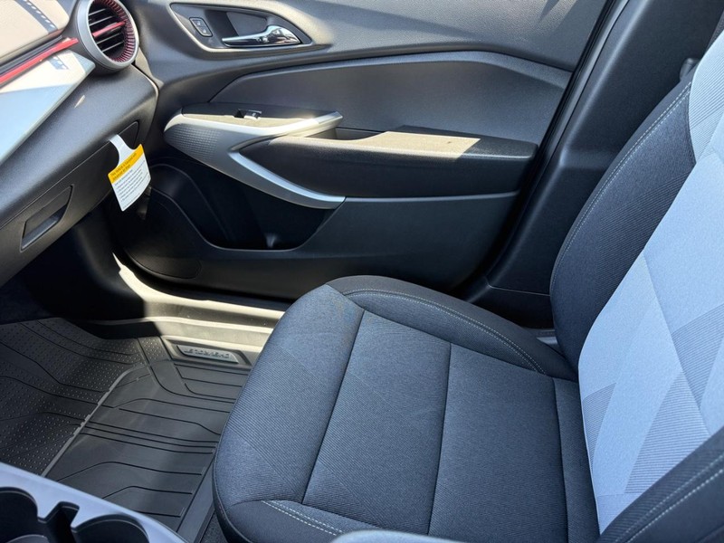 Chevrolet Trax Vehicle Full-screen Gallery Image 14