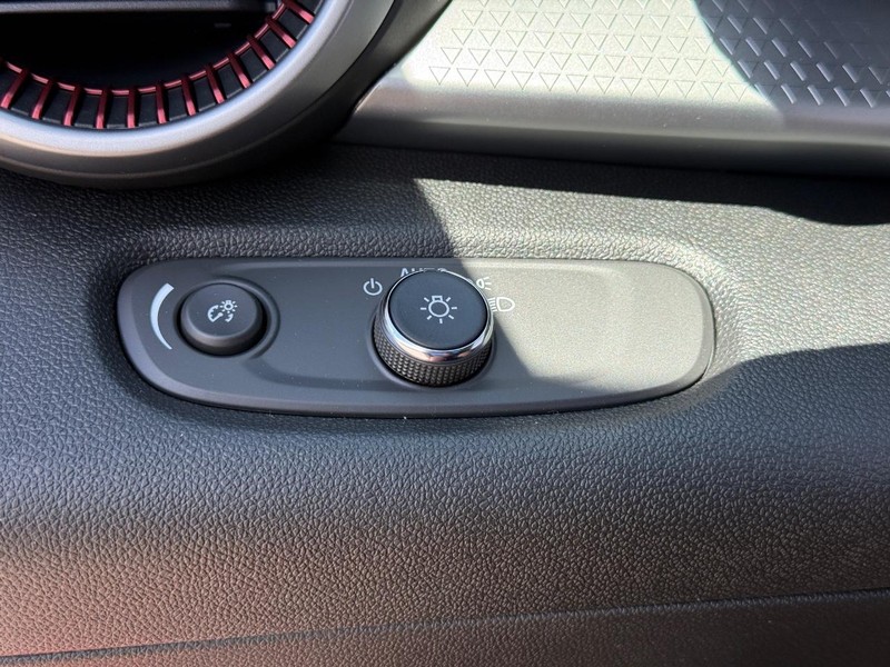 Chevrolet Trax Vehicle Full-screen Gallery Image 15