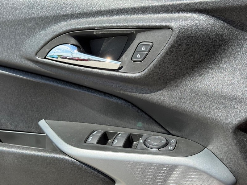 Chevrolet Trax Vehicle Full-screen Gallery Image 16