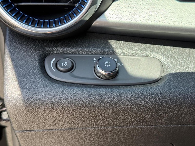 Chevrolet Trax Vehicle Full-screen Gallery Image 16