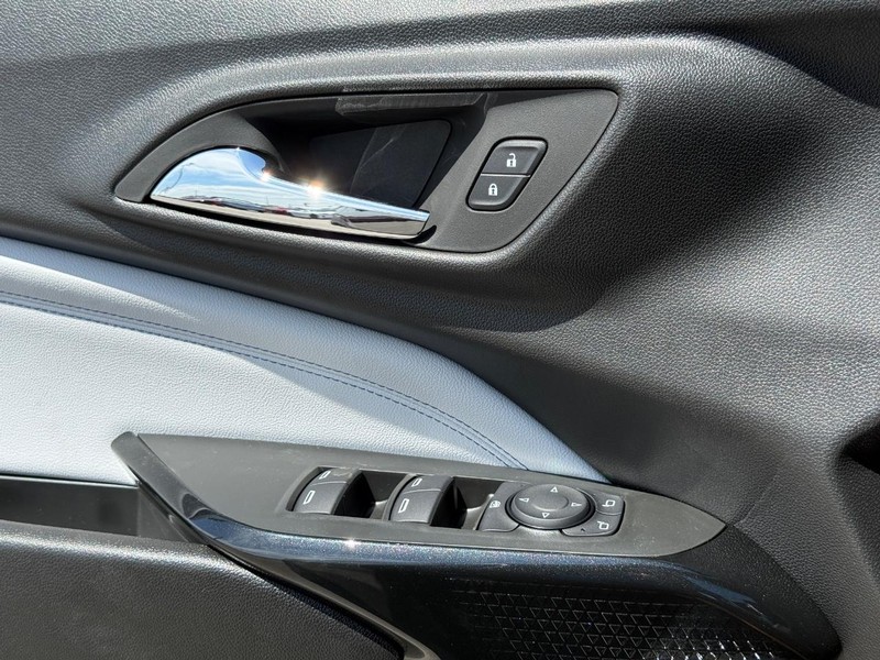 Chevrolet Trax Vehicle Full-screen Gallery Image 17