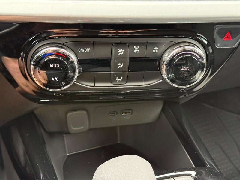 Chevrolet Trax Vehicle Full-screen Gallery Image 12