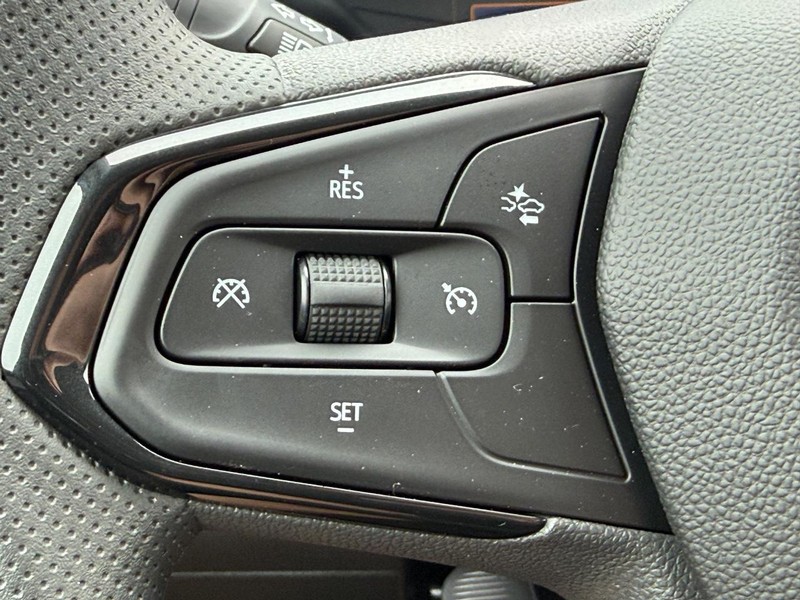 Chevrolet Trax Vehicle Full-screen Gallery Image 8