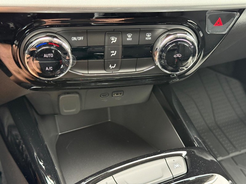 Chevrolet Trax Vehicle Full-screen Gallery Image 12