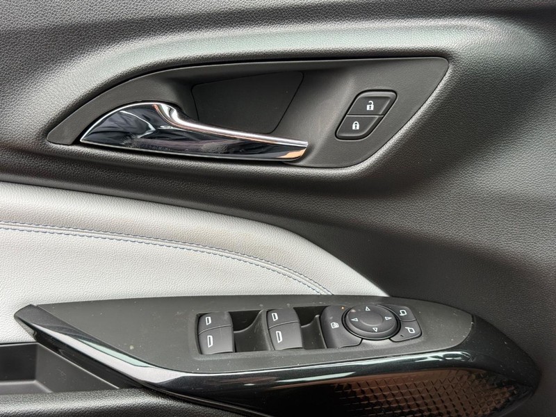 Chevrolet Trax Vehicle Full-screen Gallery Image 15