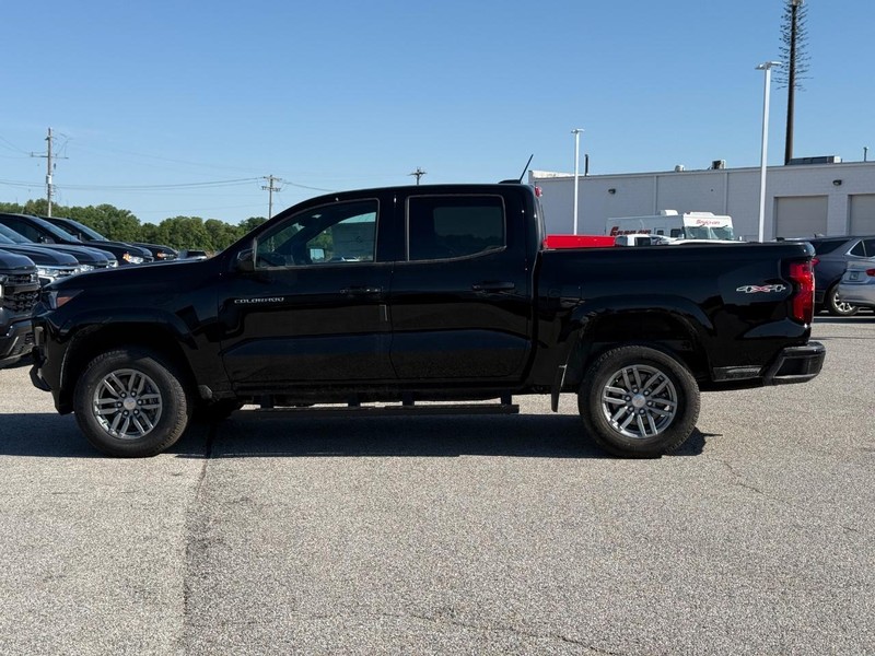 Chevrolet Colorado Vehicle Full-screen Gallery Image 2