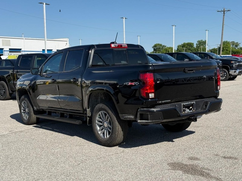 Chevrolet Colorado Vehicle Full-screen Gallery Image 3