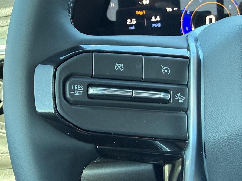 Chevrolet Colorado Vehicle Full-screen Gallery Image 8