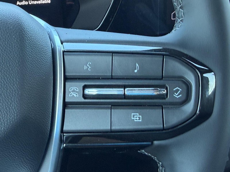 Chevrolet Colorado Vehicle Full-screen Gallery Image 9