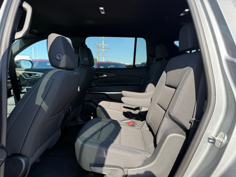 Chevrolet Traverse Vehicle Full-screen Gallery Image 7