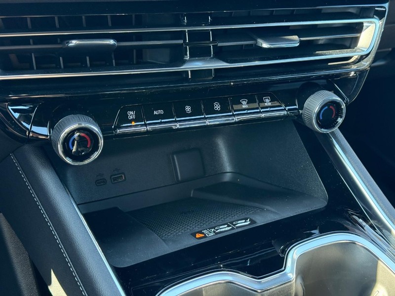 Chevrolet Traverse Vehicle Full-screen Gallery Image 15