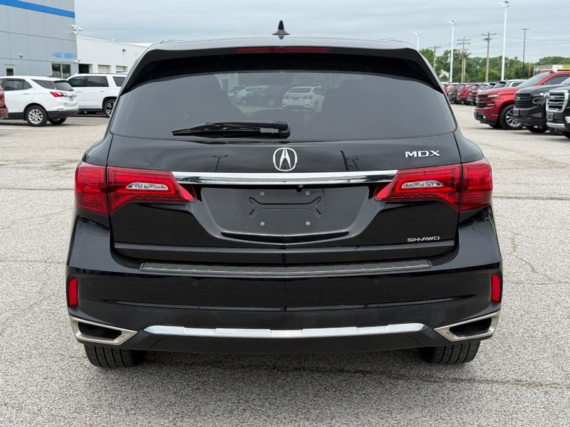 Acura MDX Vehicle Full-screen Gallery Image 4