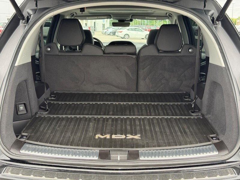 Acura MDX Vehicle Full-screen Gallery Image 6