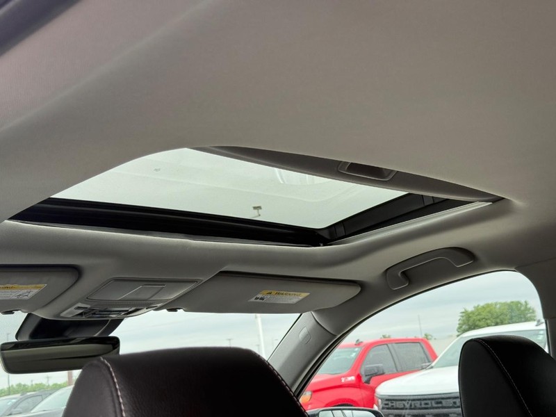 Acura MDX Vehicle Full-screen Gallery Image 11