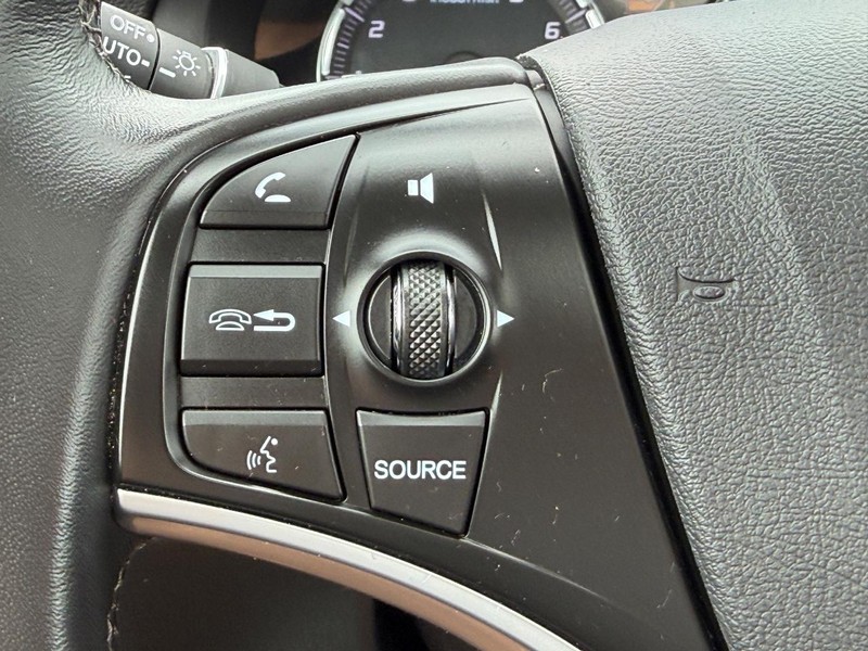 Acura MDX Vehicle Full-screen Gallery Image 14