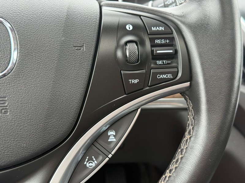Acura MDX Vehicle Full-screen Gallery Image 15