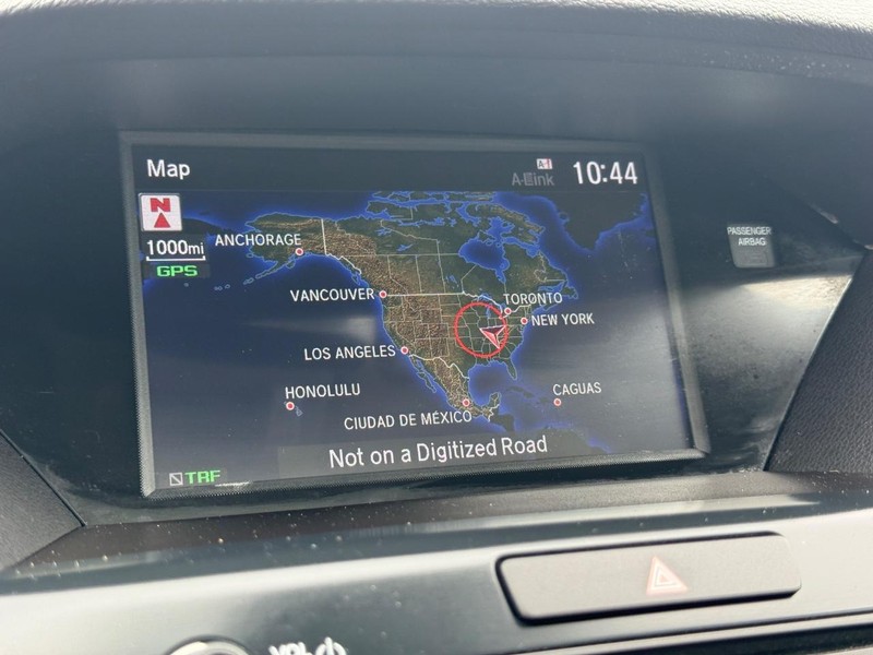Acura MDX Vehicle Full-screen Gallery Image 17