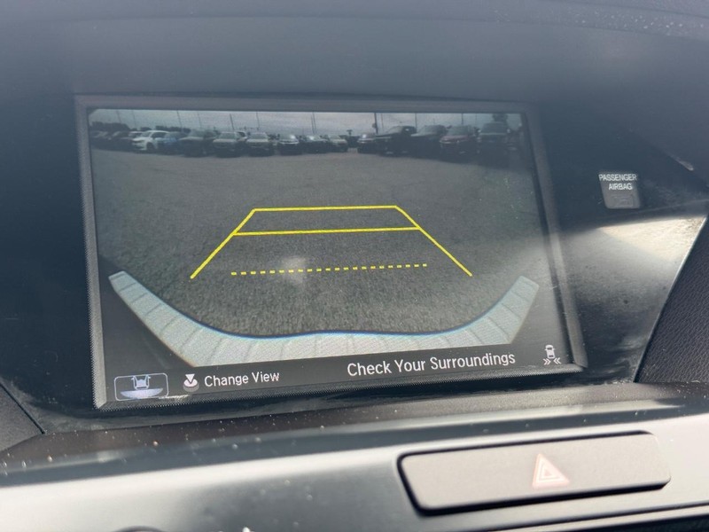 Acura MDX Vehicle Full-screen Gallery Image 18
