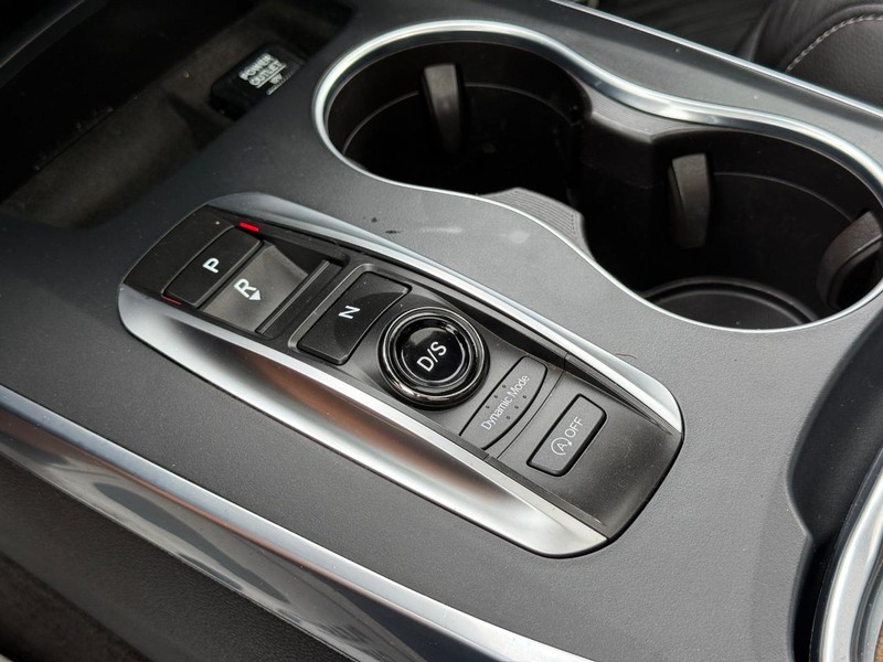 Acura MDX Vehicle Full-screen Gallery Image 21