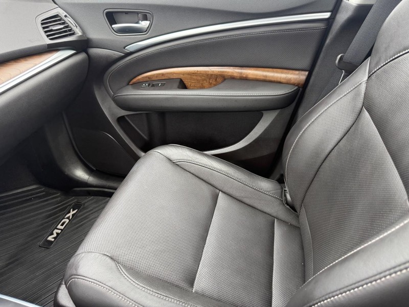 Acura MDX Vehicle Full-screen Gallery Image 22